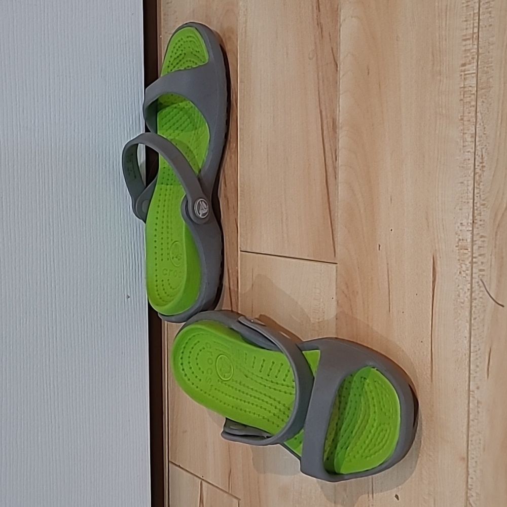2/$20 Crocs women's size 5 sandals